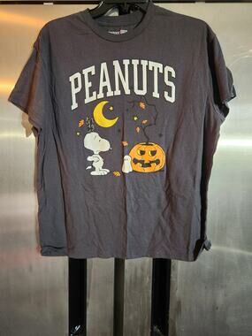 Peanuts Snoopy Halloween Graphic T-Shirt Size M